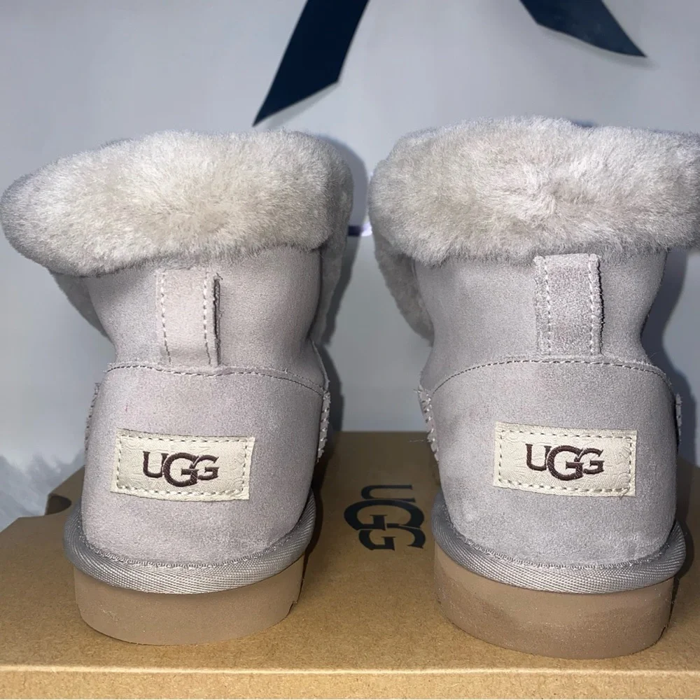 UGG Kids size 5 classic mini posy in cobble gray New in original box